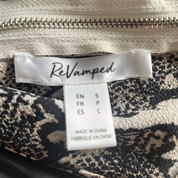 Women’s snakeskin print sleeveless blouse - Picture 6 of 7